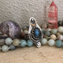 Load image into Gallery viewer, Labradorite Talisman Ring