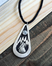 Load image into Gallery viewer, Howling Wolf Totem